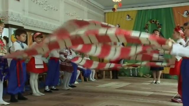 Красивий парний танець з РУШНИКАМИ смотреть онлайн