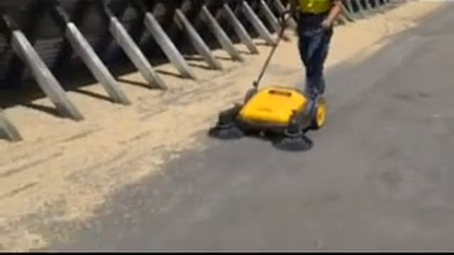 Подметальная машина AUTO BROOM смотреть онлайн