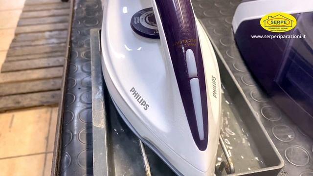 Ferro da stiro Philips HI5915 - Disincrostazione piastra смотреть онлайн