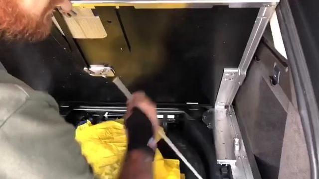 Выдвижной пол багажника Autobiography смотреть онлайн