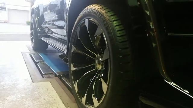 LEXUS LX570☆WALDサイドマフラ－取付 смотреть онлайн