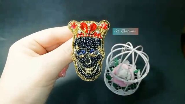 Скоро новая брошь из бисера. Череп Йорик! смотреть онлайн