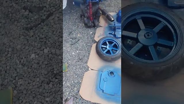 Honda Ruckus custom paint. pt.2 смотреть онлайн