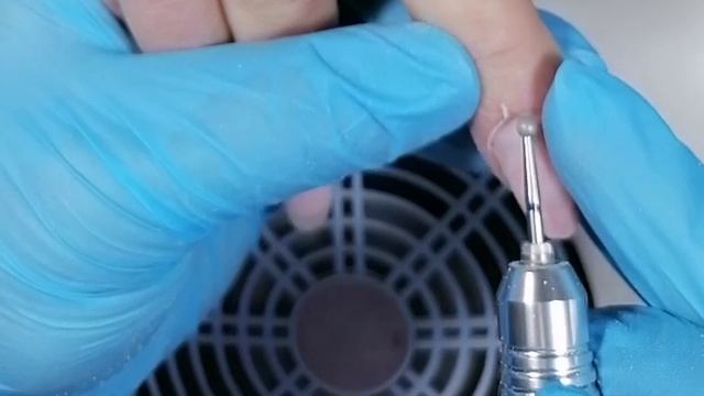 Аппаратный маникюр, светоотражающий топ смотреть онлайн