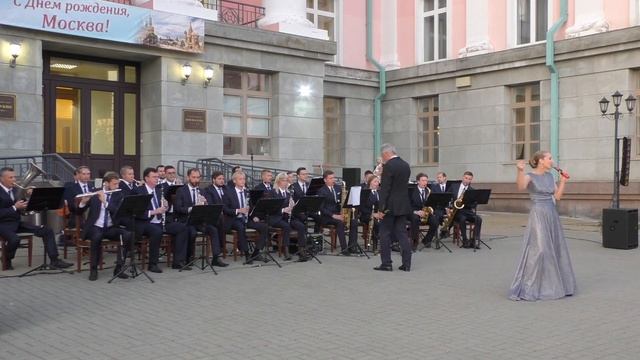 "Осенние листья" - Марк Лисянский, Борис Мокроусов смотреть онлайн