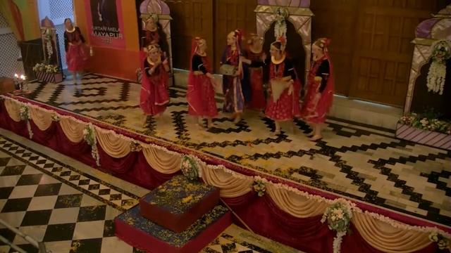 THE PERLS VRINDAYAN STORY - NEPALI DHOON смотреть онлайн