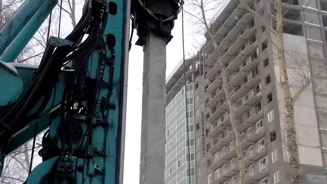 Забивка состыкованных свай установкой KOPERNIK SD-20 с гидравлическим молотом BRUCE SGH-0512 смотреть онлайн
