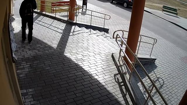 Камера 3. Вор проверяет обстановку