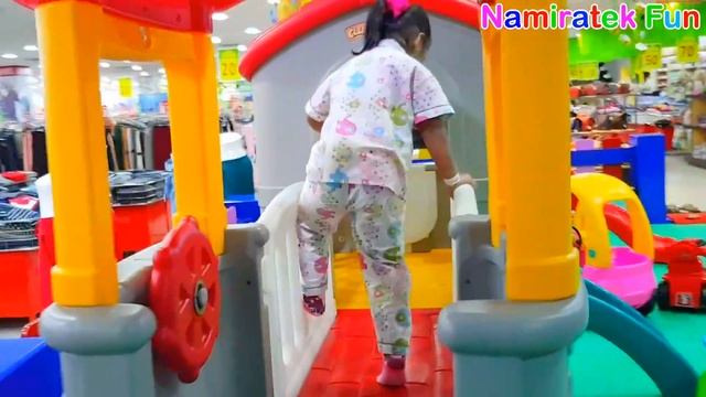 Berenang Mandi Bola Anak Naik Odong Odong Mobil Mainan - Swimming In Balls Pit Show & Mini Merry