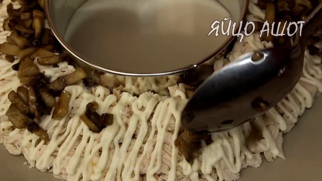 Салат "ЗАКУСОЧНЫЙ ВЕНОК" на праздничный стол! Вкусный новогодний рецепт! Сытно и аппетитно смотреть онлайн