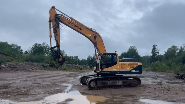 Köp Grävmaskin Hyundai 300LC-9A med redskap på Klaravik смотреть онлайн