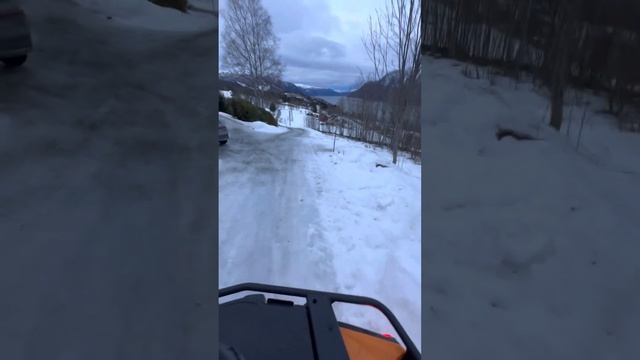 BRP Can-Am Outlander Max 570, Cold Start on icy road. смотреть онлайн