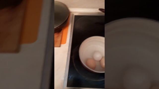 Рецепт приговления вкуснейшего зелёного супа с домашним петухом!))?