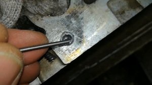 Fiat Albea удаление обломанной шпильки выпускного коллектора с экстрактором