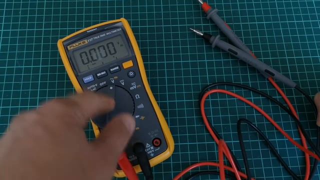 Мультиметр Fluke 117. Обзор с полной разборкой смотреть онлайн