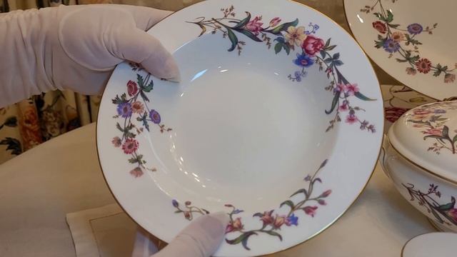 Винтажный сервиз на 6 персон от компании Wedgwood.