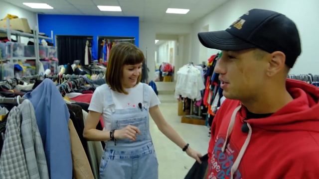 Необычный «магазин» в Казани: здесь можно бесплатно получить одежду и обувь смотреть онлайн