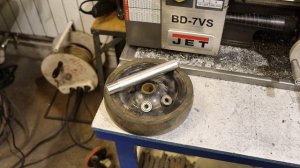 Вот, что можно сделать из моторчика дворников и редуктора болгарки! Гениальная самоделка!