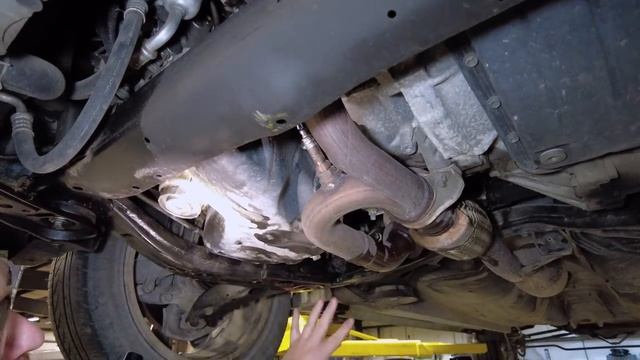 Dumbest place for essential emission part on this '05 Avalon! CAR WIZARD is not happy! смотреть онлайн