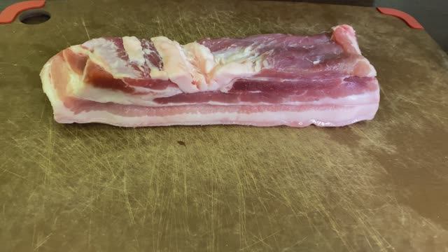 Сало в рассоле горячим способом! Как посолить пузанину, подчеревок, свиную грудинку в рассоле. смотреть онлайн