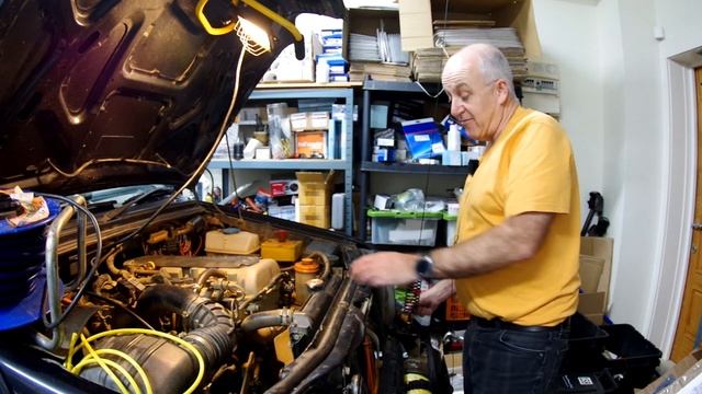 Changing the Cam Sensor on a Suzuki Jimny смотреть онлайн