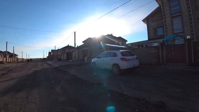 Караганда | мкр Таугуль - от проулка до труб теплотрассы мимо домов 35 А, 37 А и 48 А весной 2021 г смотреть онлайн