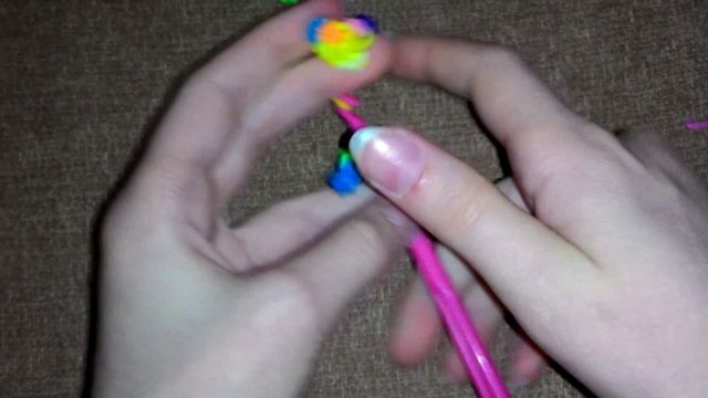 Урок плетения из резинок #2 пятицветик. смотреть онлайн