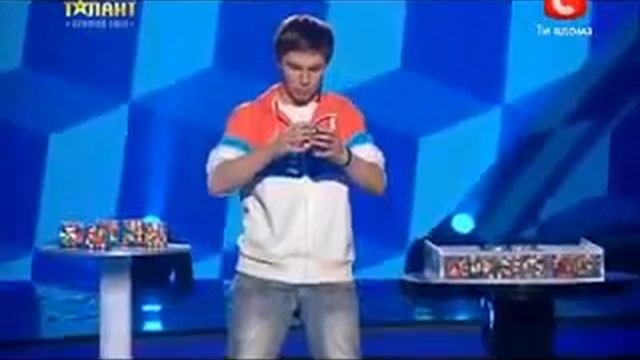 офигеть вот это фото портрет из кубиков рубиков ,для меня это шок смотреть онлайн