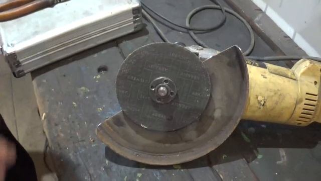 Приспособление для откручивания гайки УШМ. смотреть онлайн