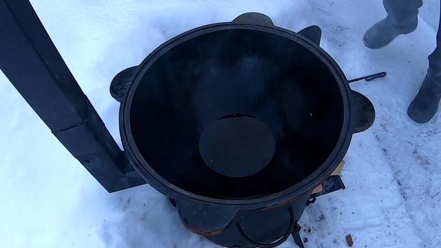 Солянка в казане на костре, отличный ужин для мужиков