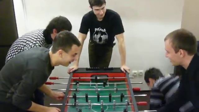 Настольный футбол с 413 взводом! смотреть онлайн