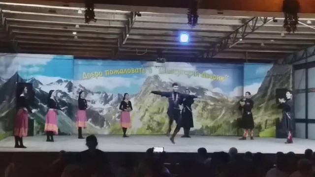 Адыгейский танец. Девушки какие красивые и грациозные! смотреть онлайн