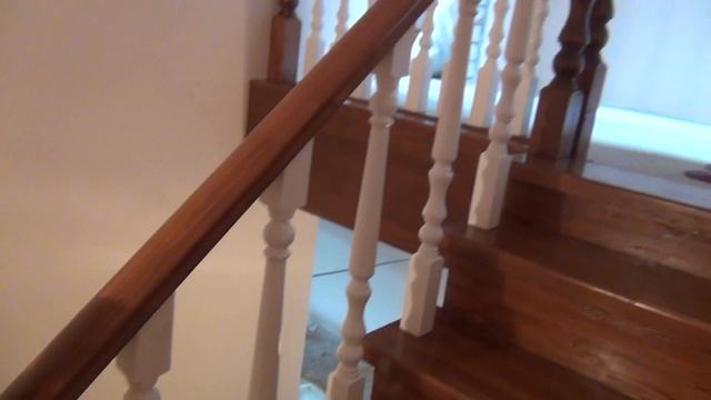 Копия видео "Обшивка лестницы из металлокаркаса деревом." смотреть онлайн