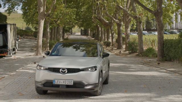 2021 Mazda MX-30 | Ceramic White | Driving, Interior, Exterior смотреть онлайн