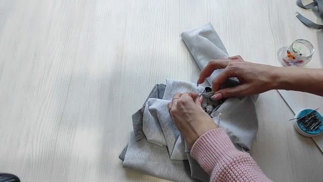 Как сшить свитшот "Алекса". Обработка горловины киперной лентой . смотреть онлайн