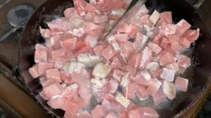 У вас есть мясо дома? Тогда приготовьте этот классический рецепт свинины с макаронами.