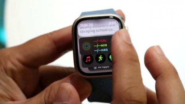 Apple Watch Series 9 Vs Apple Watch Series 4! (Comparison) (Review)