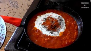 Перец фаршированный в сметанно томатном соусе