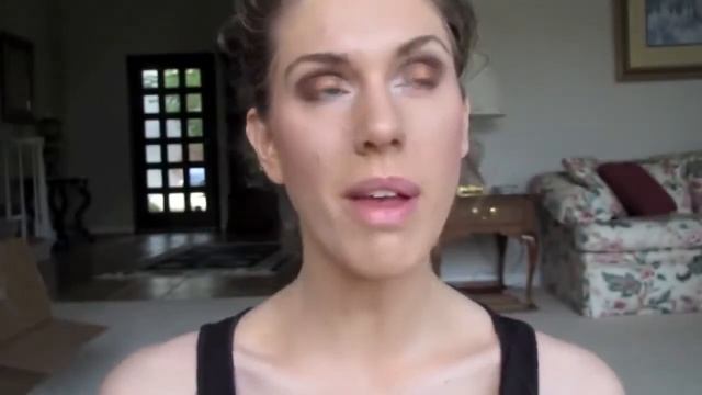 Серый макияж для шатенок. Стильный MakeUp. смотреть онлайн