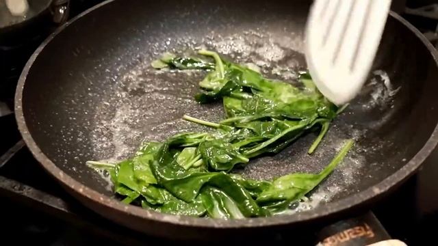 Митболы на антипригарной сковороде iCook с овощным пюре на подушке со шпината смотреть онлайн