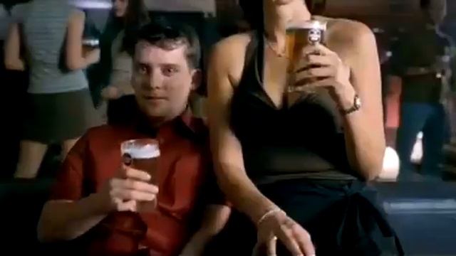 Tooheys Commerical With Very Tall Woman смотреть онлайн