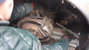 Mitsubishi Outlander 3. Закусывает ручник. Простое решение.