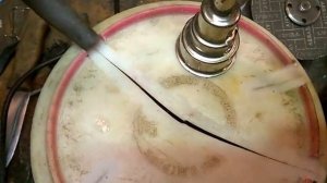 Трещина на дне пластикового ведра.Как устранить.