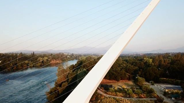 Sundial Bridge - Turtle Bay 4K смотреть онлайн