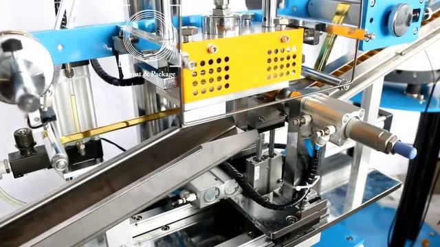 Автоматическая машина для тиснения пластиковых крышек