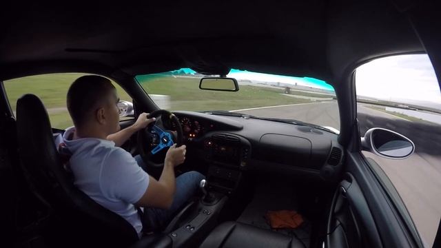 Porsche 996 Carrera vs 997 Carrera S смотреть онлайн