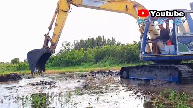 Xáng múc KOBELCO làm bờ bao - cảnh lót vĩ đi chống lúng. смотреть онлайн