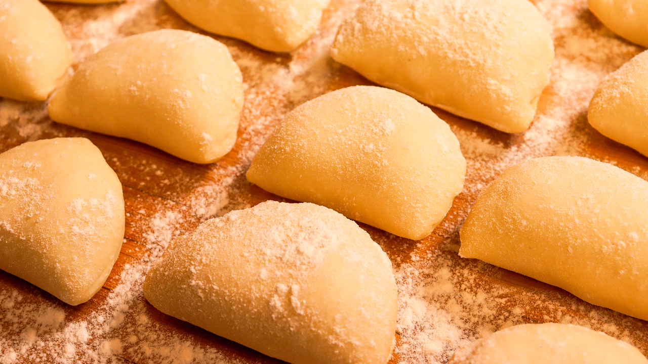 Состав тот же, а вкус совсем другой сосед Кыргыз перевернул моё представление о варениках с картохой смотреть онлайн