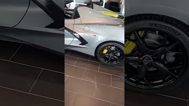 NEW 2022 Chevrolet Corvette - STINGRAY Convertible Z51 3LT (C8-R Edition) Showroom Twin смотреть онлайн