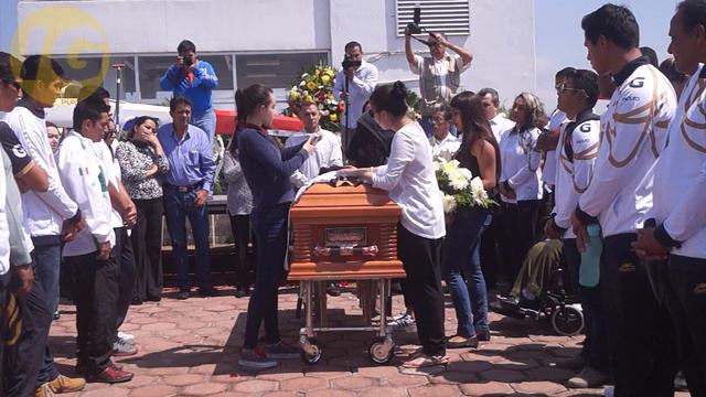 DAN EL ÚLTIMO ADIÓS AL CAMPEÓN DE REMO Y CANOTAJE EN CIUDAD GUZMÁN смотреть онлайн